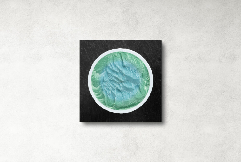 Fineartprint eines halbierten zartblauen Golfballs